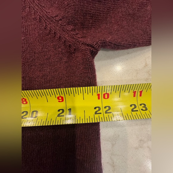 Elegant Burgundy Merino Wool Sweater - Picture 5 of 6
